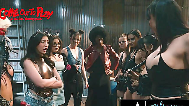 10 Girl Lesbian Gangbang! Hard Fisting, Strap-On Sex, And Squirting! - Warriors
