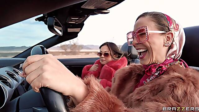 Smashing females live their lives and fuck the same dude