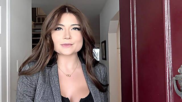 Exclusive dick sucking home porn and nude XXX with this MILF craving more