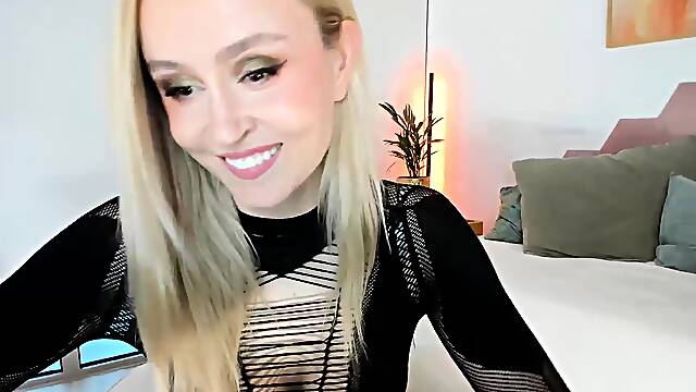 Blonde milf from Minneapolis solo with beads