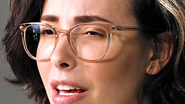 Brunette Con Occhiali, Donne Che Si Masturbano A Vicenda