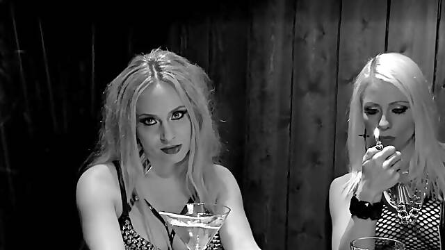 Blonde Trio Lesbian Heat