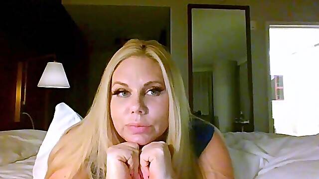 Close up MiLF getting it in the ass