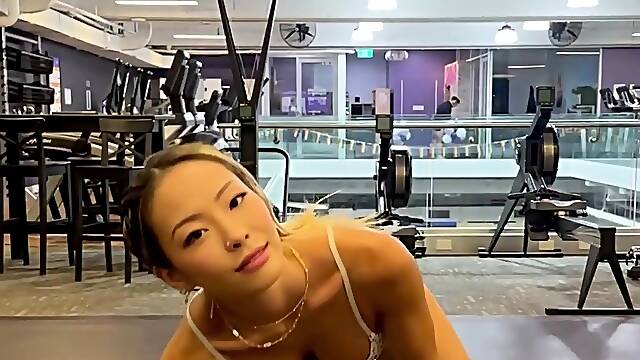 Amateur Lovely Asian babe fucked