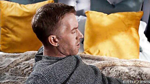 Phoenix Marie and Claudia Bavel are fucking with a shared dick