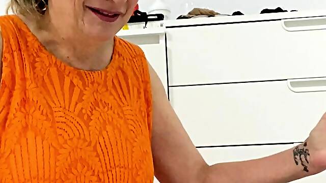 Masturbation close up Tamara big clit