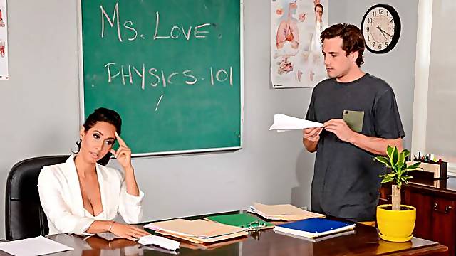 Mature Isis Love fucking in the desk with her big ass