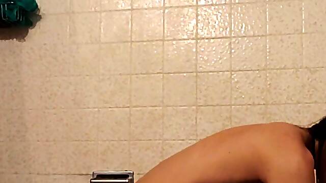 Hot amateur webcam teen masturbates for their fans