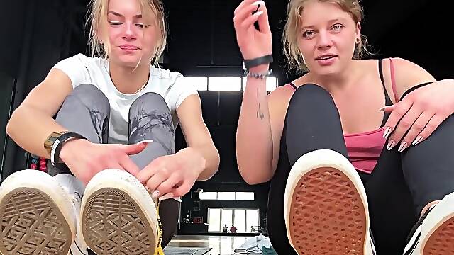 Two incredible Latin babes in foot fetish action