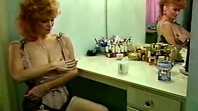 Divertenti Vintage, Masturbazioni Mature, Horny Mature Goes For It