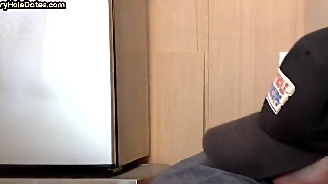 Homemade gloryhole DILF gets nailed in closeup after BJ