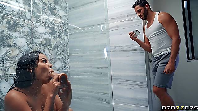 Hot standing sex in the shower for wet and wild babe Luna Star