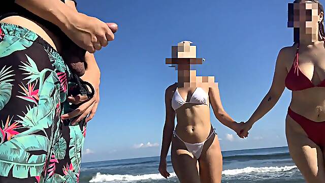 Voyeur Exterieur Amateur, Flash Dick Plage, A La Plage Devant Du Public
