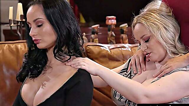 GIRLSWAY - Ryan Keely, Aiden Starr & Crystal Rushs Book Club MILFs Recreate Steamy Lesbian Massage