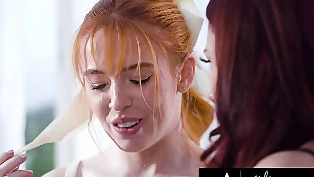 Charli Phoenix Gangbang