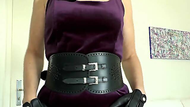 Mature German milf Lady Victoria Valente plays wide belt jerk-off game