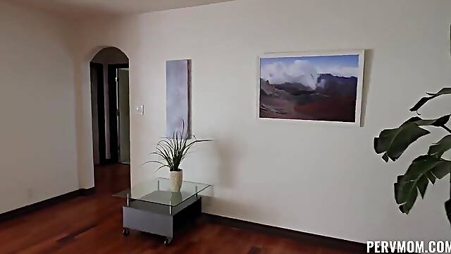 She Needs A Day To Get Off With Skylar Snow