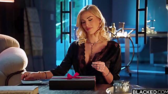 Azul Hermosa In The Gift In 4k