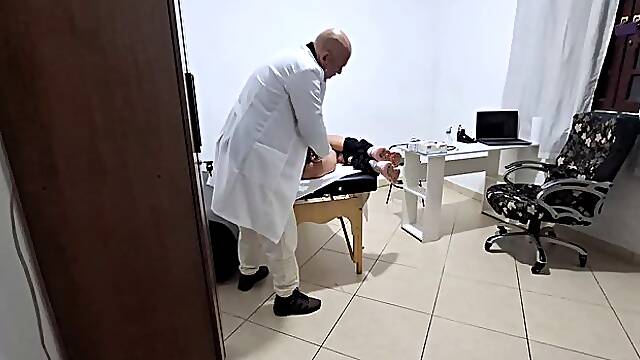 A Milf Gets Fingered By The Proctologist During An Anal Exam
