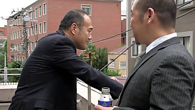 Moglie E Giovane, Asiatiche Vecchie, Marito Giapponese Guarda