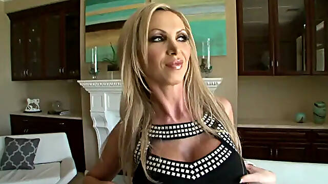 Rocco Siffredi: MILF Nikki Benz Deepthroat Surprise