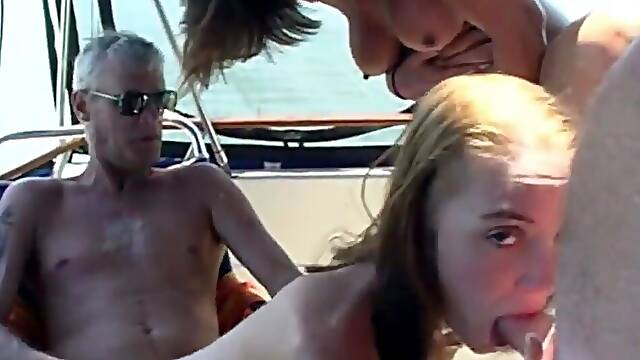 Pompino Teen 18, Pompino In Barca, Tette Piccole Trio