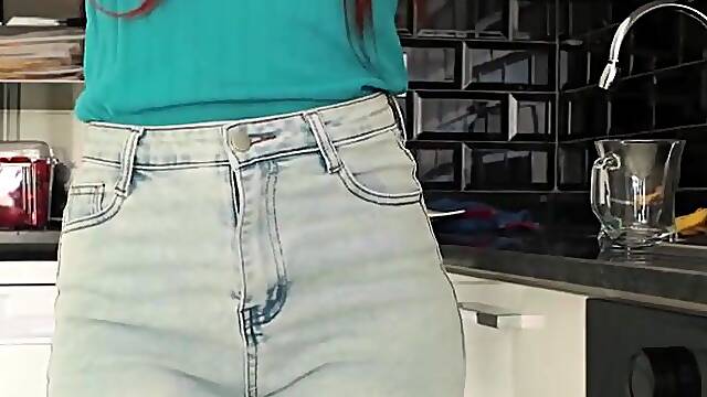 Large butt ginger mother i'd like to fuck in constricted jeans riding weenie
