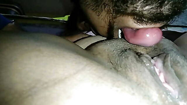 Hot bhabhi ki chut chati mza aa gya.