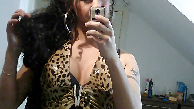 Nikkimontero - London tgirl mirror fun with a good lipstick