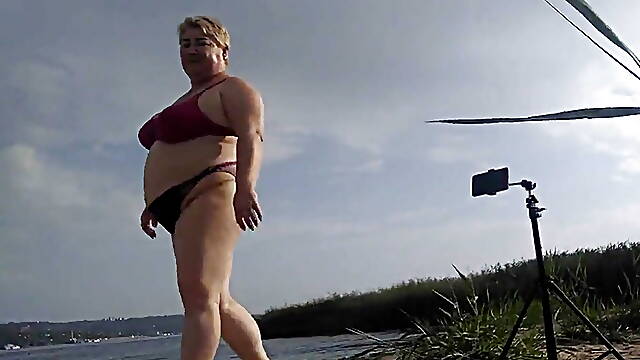 Gorge Mature, Penis Plage, Mature Suce En Public