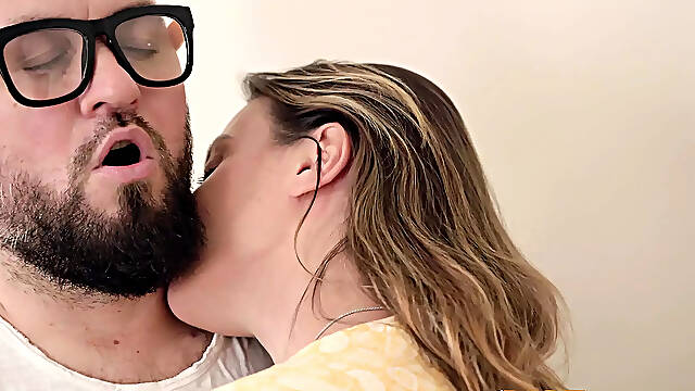 Plumber satisfies passionate MILF
