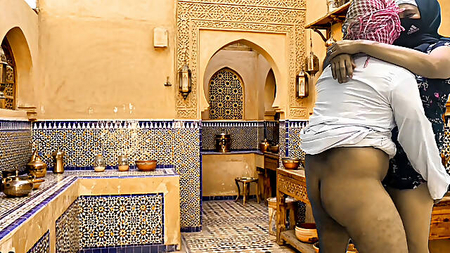 Saudi Husband and Iranian wife bang in Kitchen