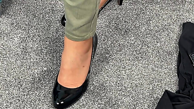 Mrs Mature Feet Strips From Everyday Clothing 416