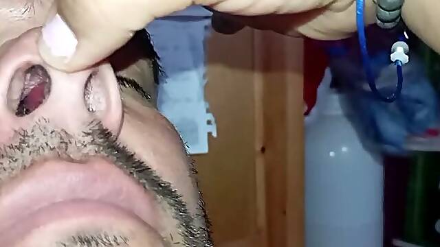 Detalles íntimos de su nariz: formas, pelitos y interior.