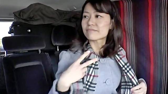 Japanese chick spreads her legs to be pleasured in the van