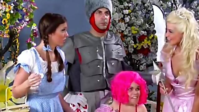 Bizarre Parody Sex With Midget Munchin MILF Moment