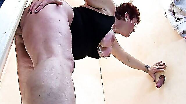 Gloryhole for amateur slutty mature women