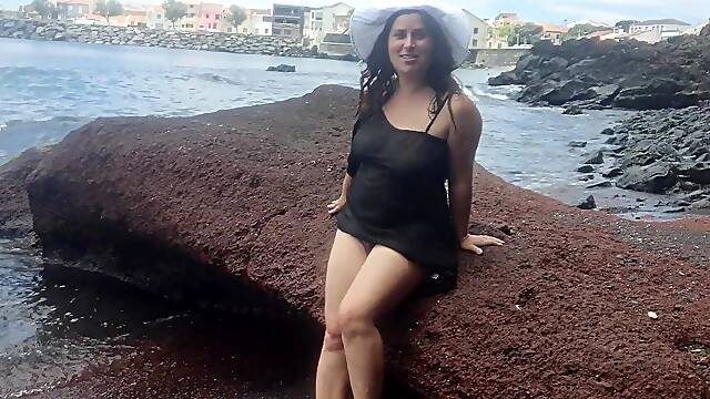 Curvy Lady Dresses up in Sexy Clothes, Masturbates on the Beach and Photoshoot