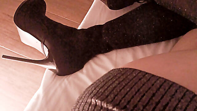 MILF Films Herself Masturbating