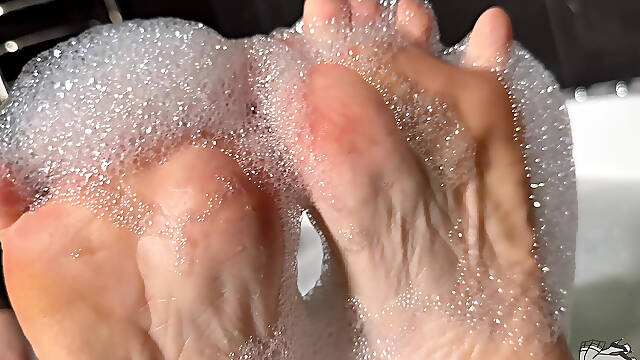 Pure Foot Worship - Dripping Bare Feet and Ass Tease in Foamy Jacuzzi