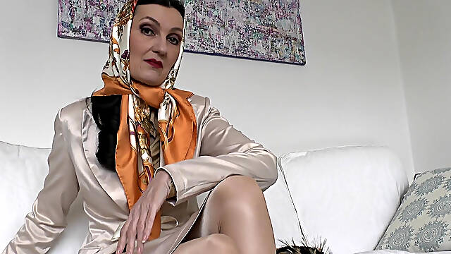 Masturbating in a Headscarf and Feeling Your Mistress's Fur on Your Nipples, Lady Victoria Valente