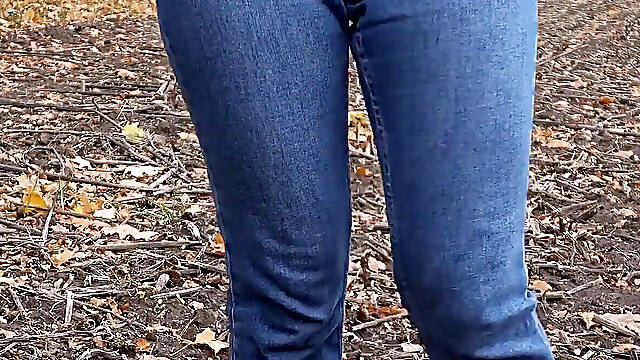MILF Teasing Her Big Cameltoe in Blue Jeans Outdoors