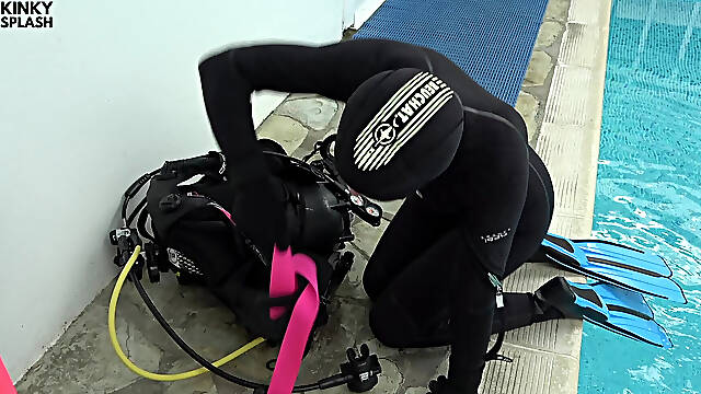 Distracted Underwater: Toys Locked in During Dive