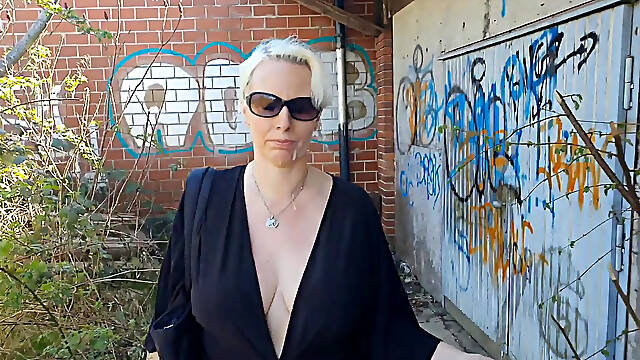Lost Place Blowjob and Cum Walk Home